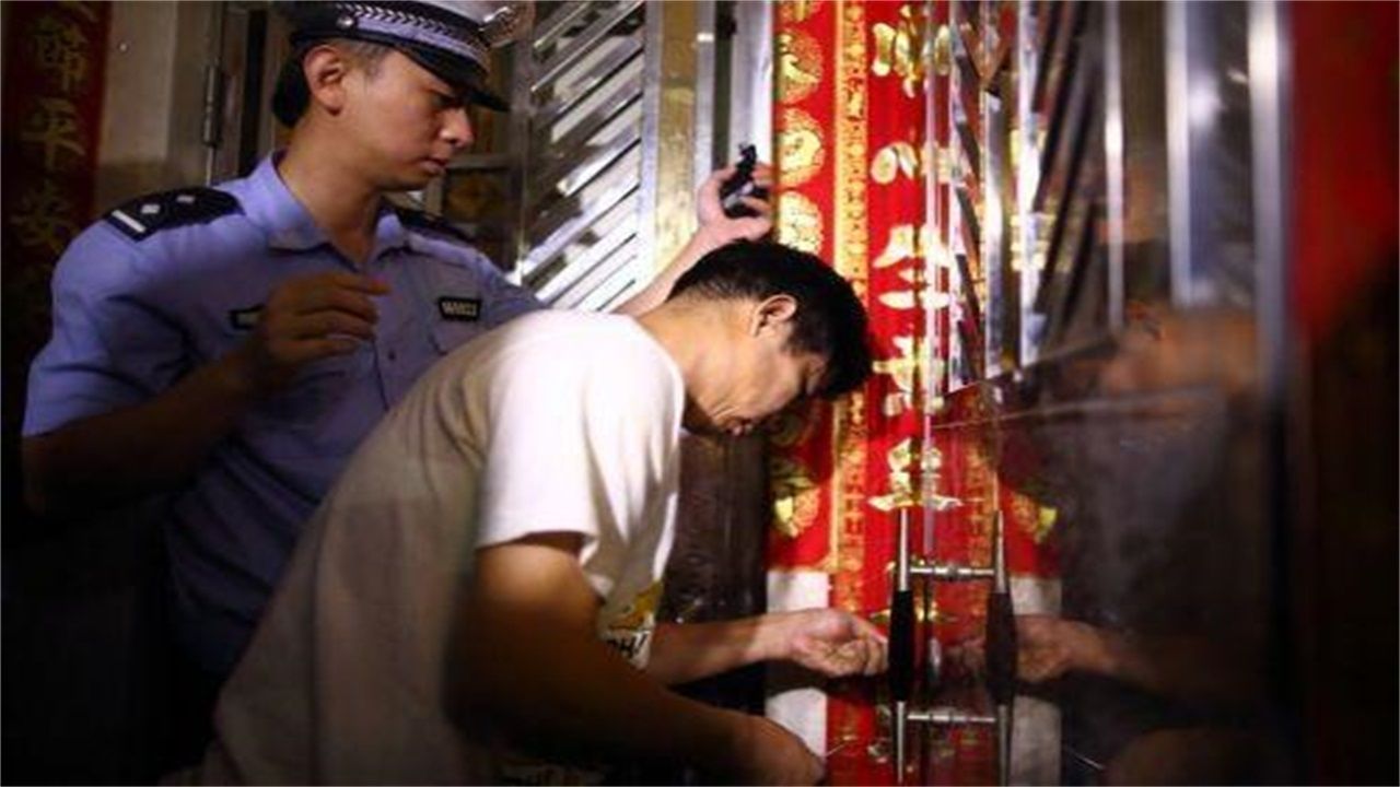 济南请开锁师傅开了锁后，师傅为什么一般都不进门，就算主人请也不进去？